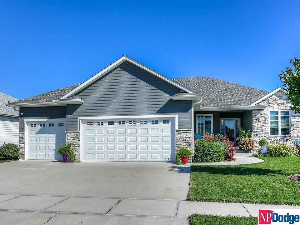 1st image of 2828 Brooks Hollow Dr