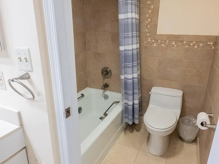1099 22nd St NW #302 — Photo 14