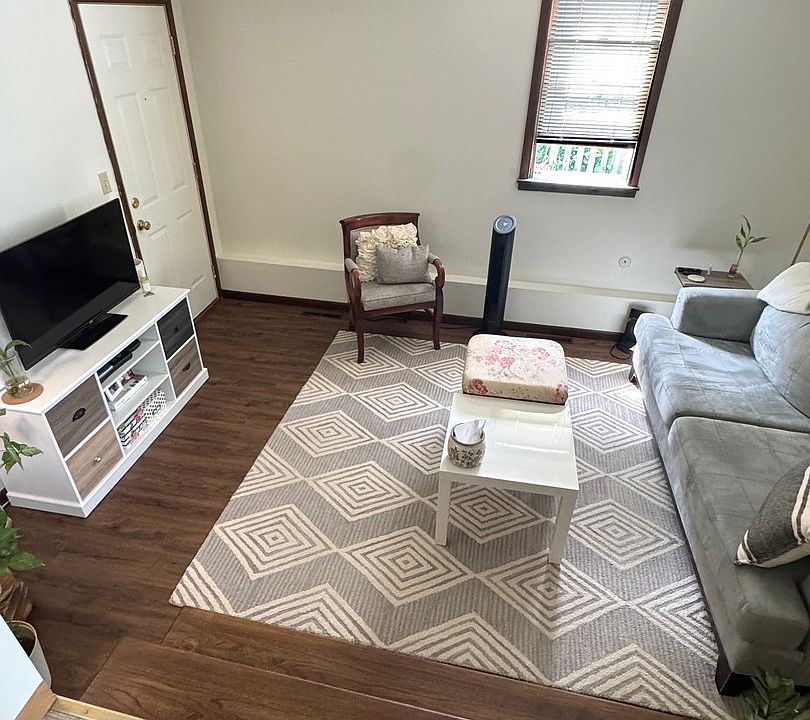 726 S Jefferson St, Woodstock, IL 60098 | MLS #12554288 | Zillow