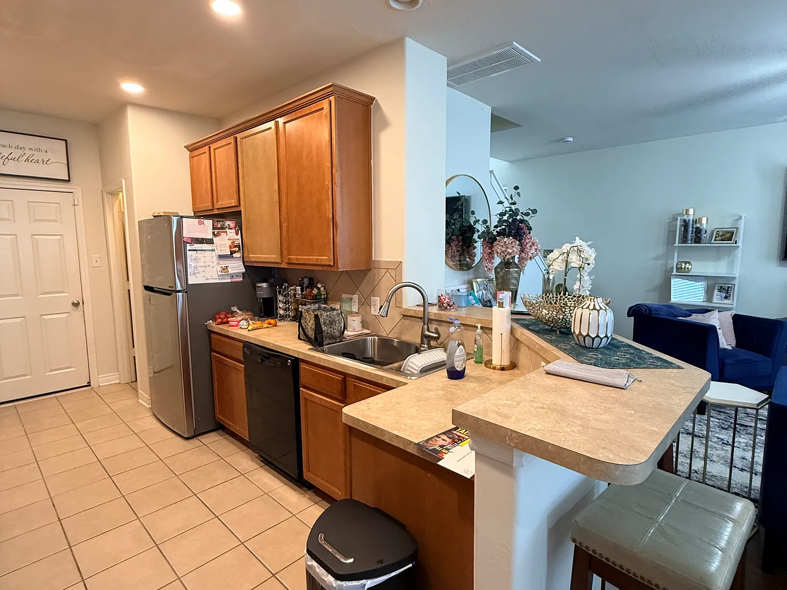 3 bed, 2.5 bath, 1700 sqft, $2,250 — Photo 4