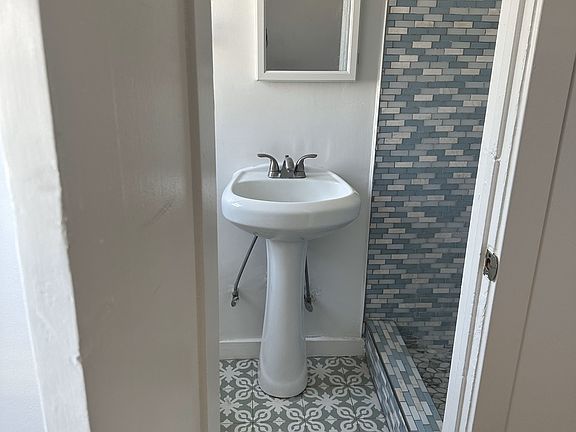 4th image of 5101 Melrose Ave #7