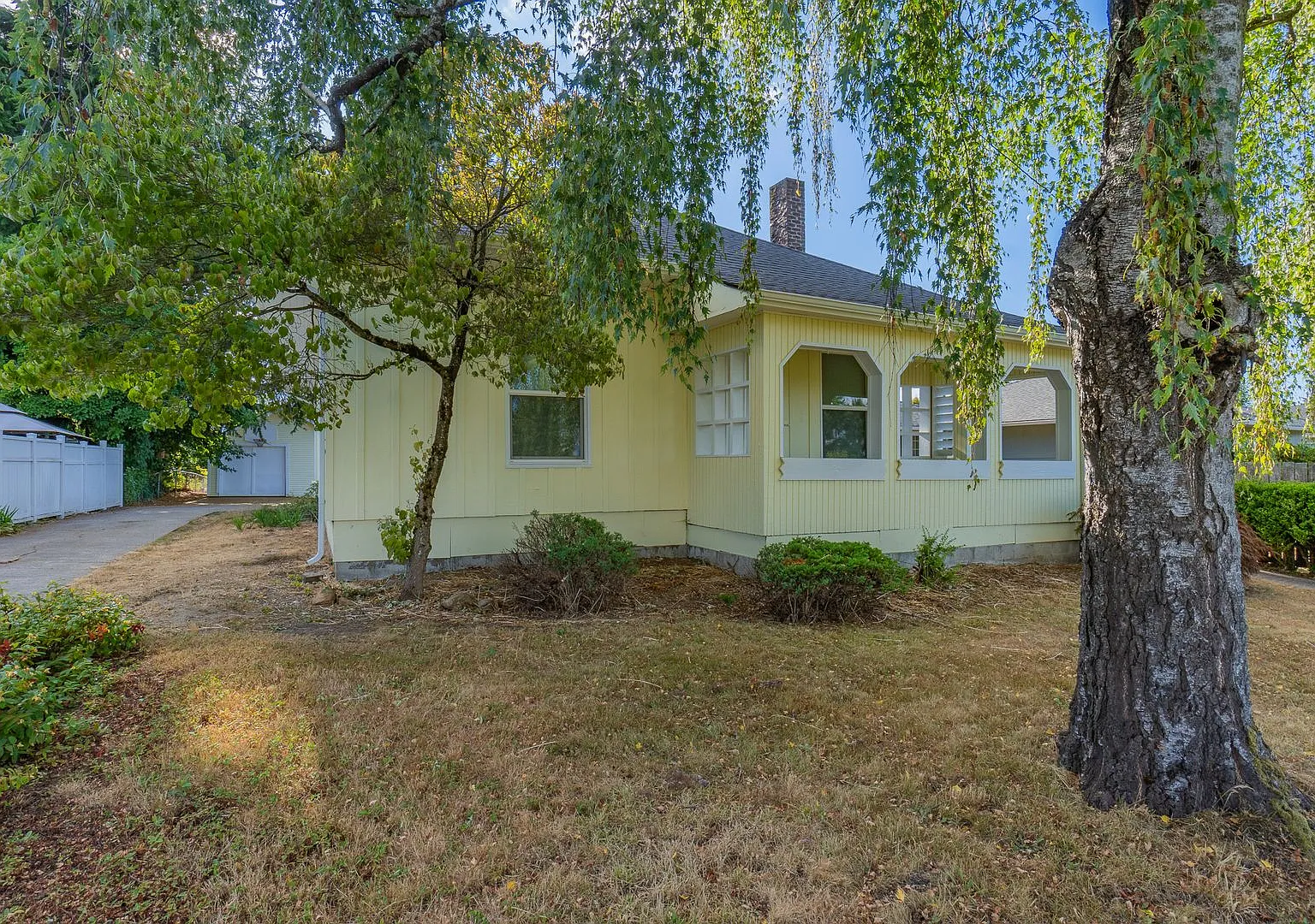 Updated 3-Bed Retreat on a Quiet Street Minutes from Southcenter & Seattle — Photo 3