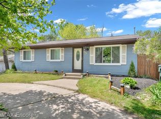 99 N Eagan Dr, Lake Orion, MI 48362