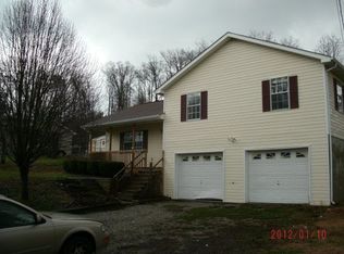 1115 Dogwood Rd, Tunnel Hill, GA 30755