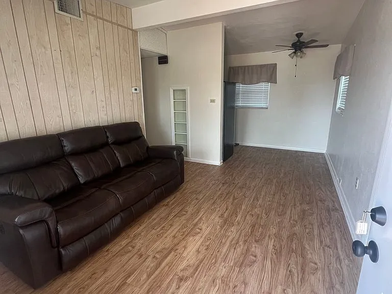 3469 Normandy Dr — Photo 3