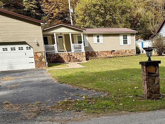 3rd image of 572 Upper Blackberry Rd