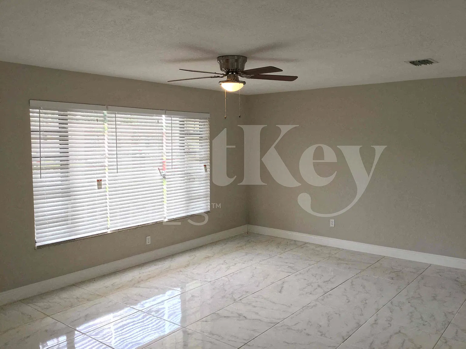 4 bed, 2.0 bath, 1583 sqft, $3,965 — Photo 2