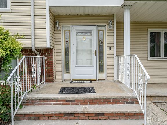 2nd image of 3 Charles Ct