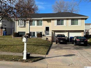 13614 Redwood Cir, Omaha, NE 68138