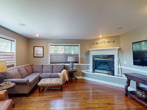 2nd image of 645 SE Meadow Vale Dr