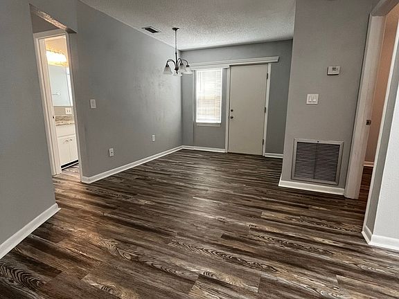 4th image of 1804 3rd Ct SE #D