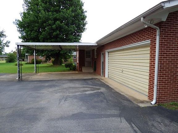 3rd image of 1406 Parklawn Dr