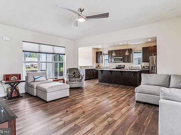 5th image of 23330 Lindsay Dr