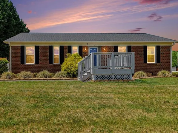 660 Brookmont Dr, Winston Salem, NC 27107