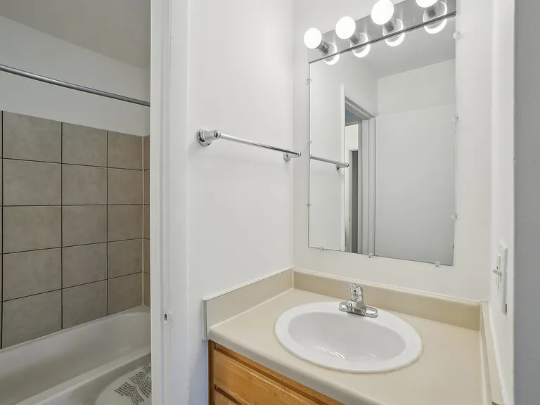 Kimberly Club Apartments — Photo 78