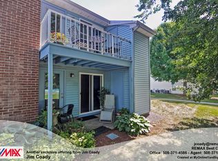 13 Walden Dr APT 2, Natick, MA 01760