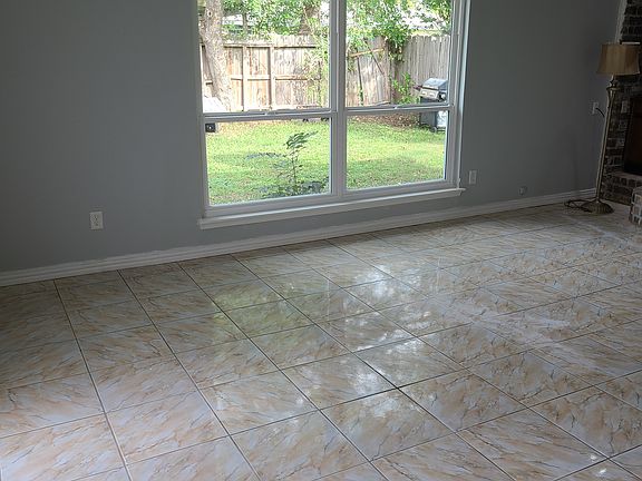 5th image of 13834 New Village Ln