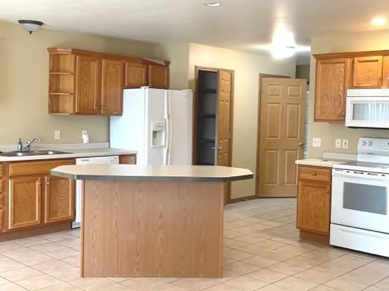 3566-3572 E Meadows Pl — Photo 19