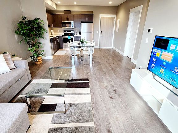 2nd image of 925 Leon Ave #527