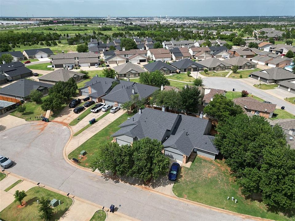 1st image of 415 Vail Cir