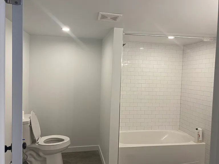 909 E 1st Ave #STUDIO — Photo 6