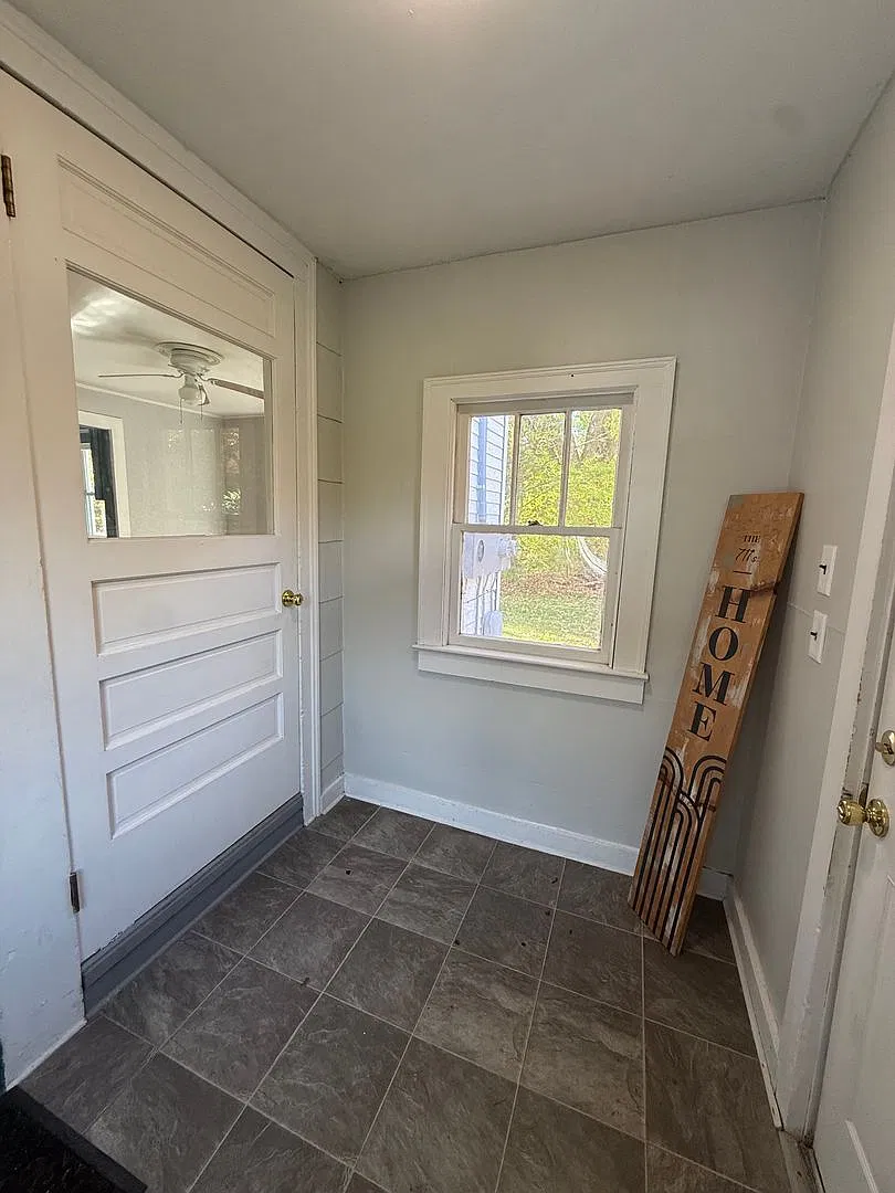 711 Old Hartford Road — Photo 3