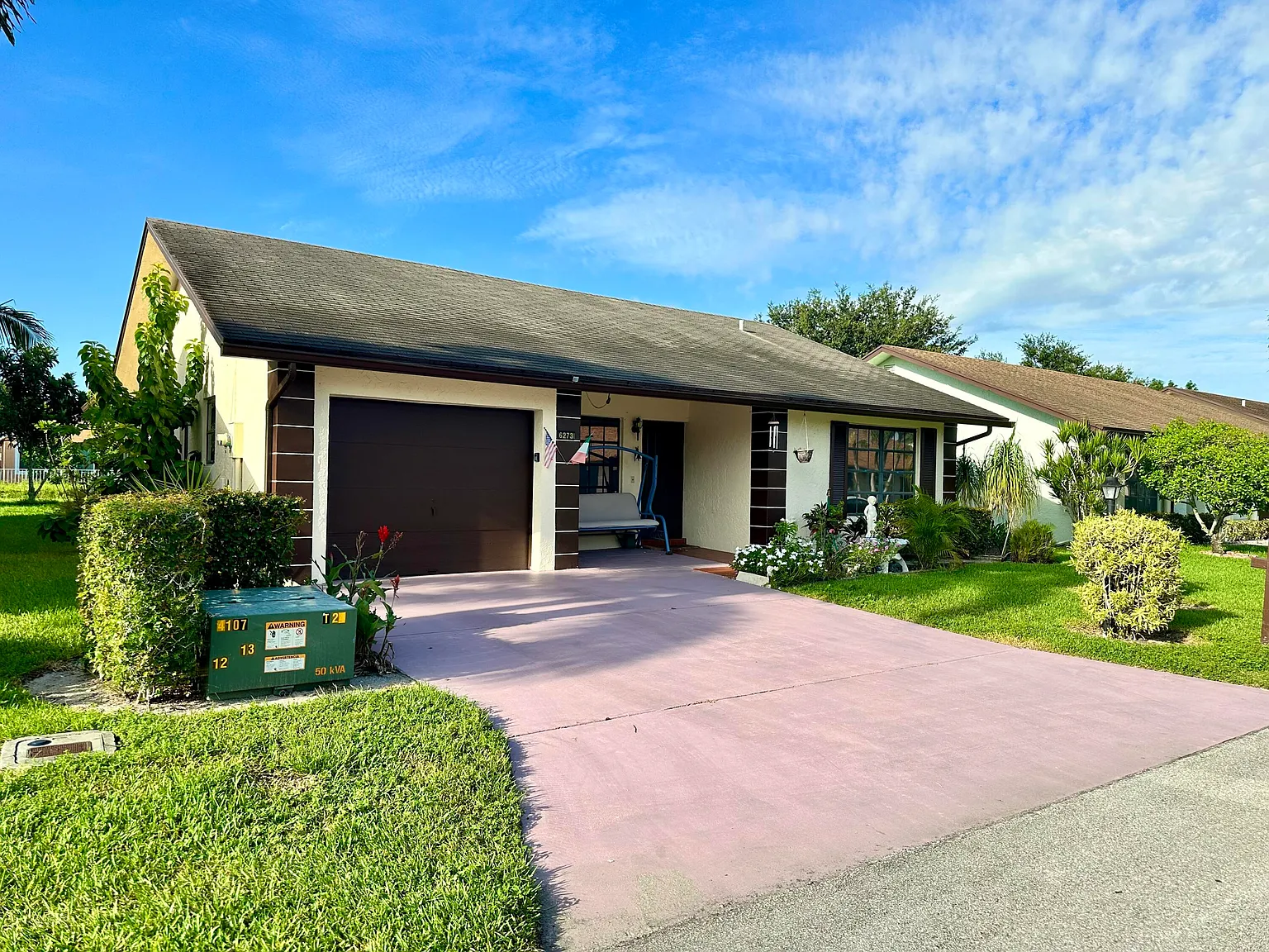 3 bed, 2.0 bath, 1360 sqft, $2,300 — Photo 2