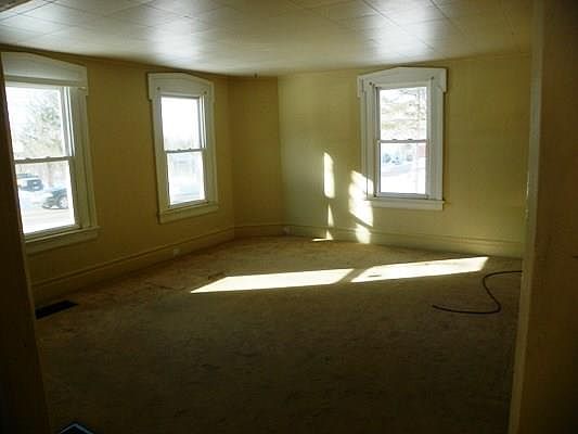4th image of 13 East Ave