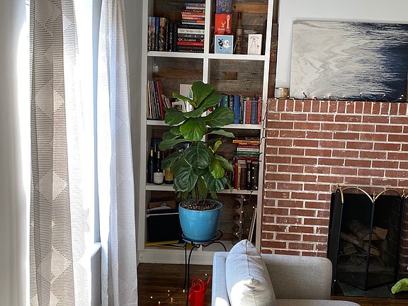 2nd image of 1133 Lombard St #D