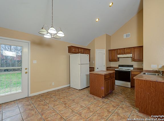 5th image of 274 N San Gabriel Ave