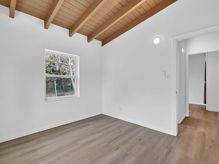 405 N 22nd St — Photo 12