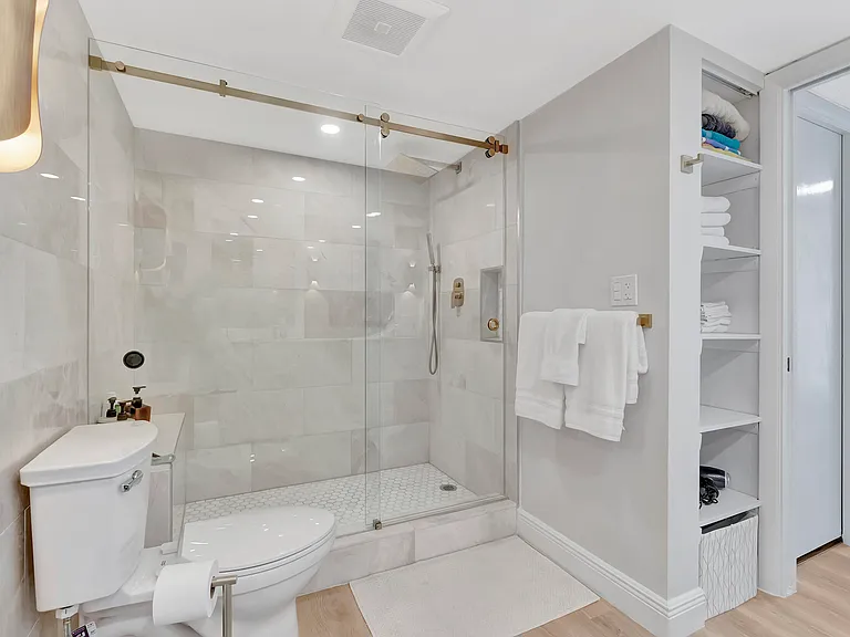 1 Harbourside Dr #4502 — Photo 40