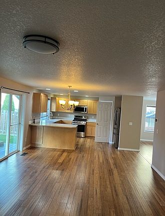 3rd image of 633 N 18th Pl
