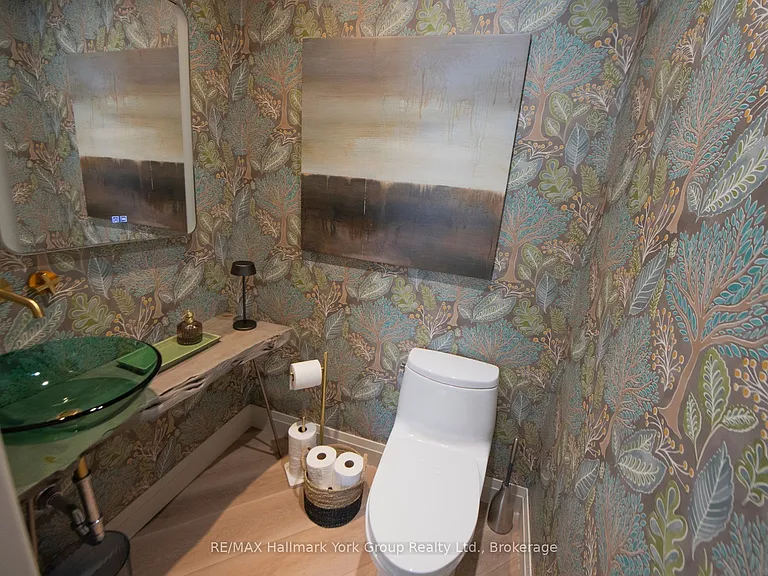 150 Victoria St S #112 — Photo 16