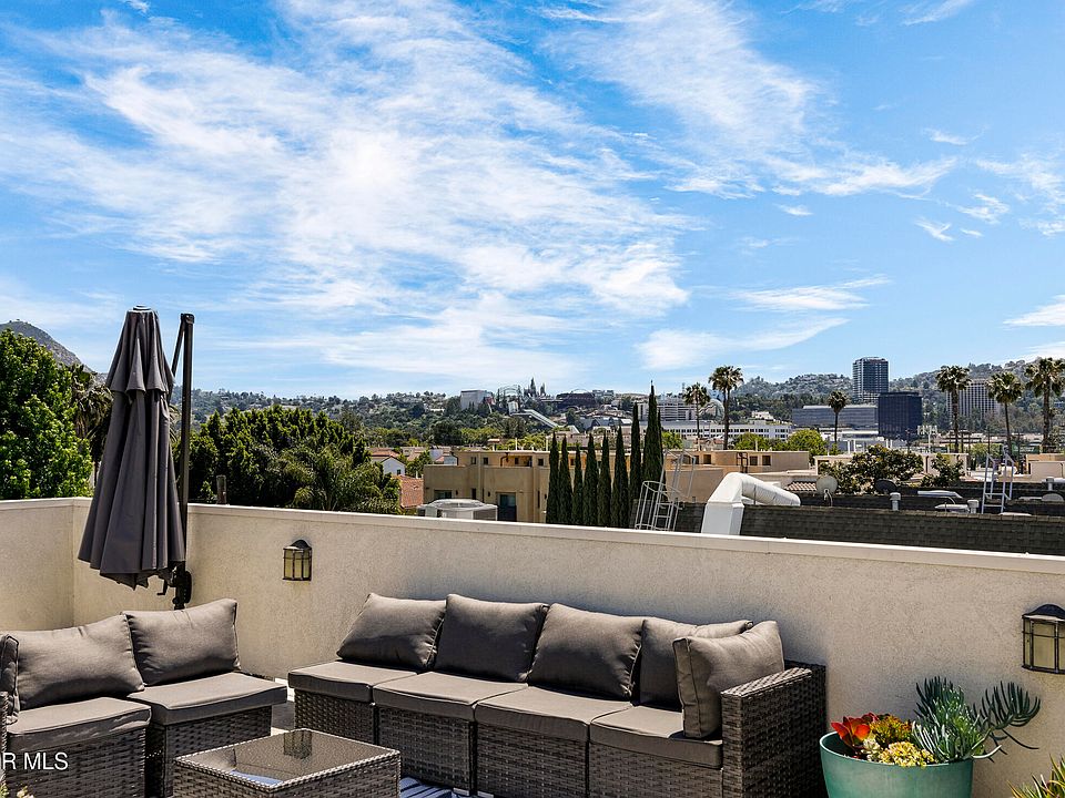 1st image of 10740 Moorpark St APT 304