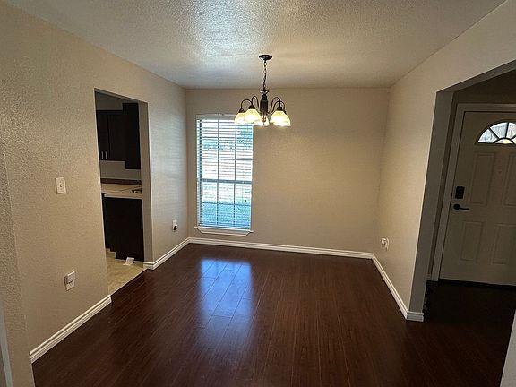 4th image of 1592 College Pkwy