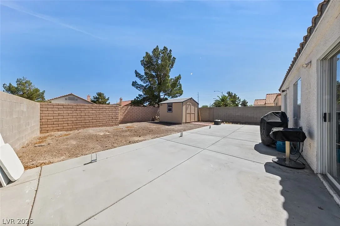3 bed, 3.0 bath, 1127 sqft, $2,600 — Photo 3