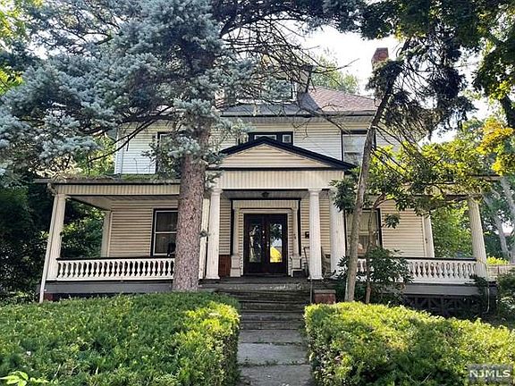 5th image of 74 Hawthorne Ave