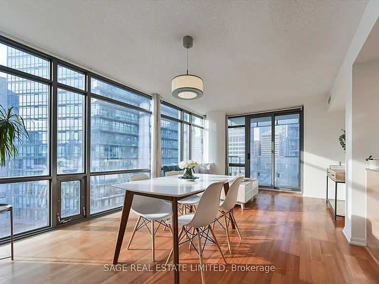 38 Grenville St #902 — Photo 6
