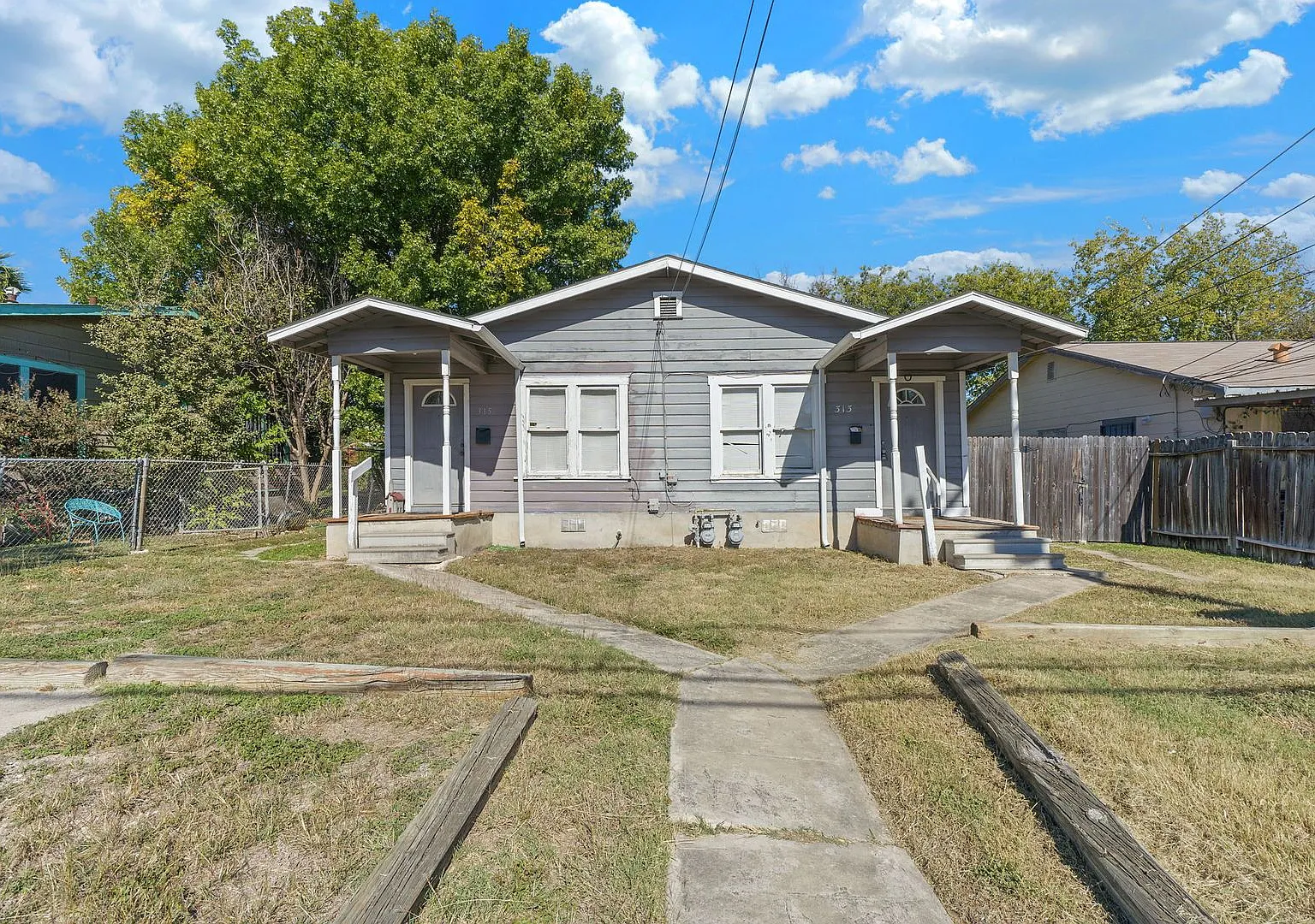 1 Bedroom/1 Bath Olmos Subdivision — Photo 1