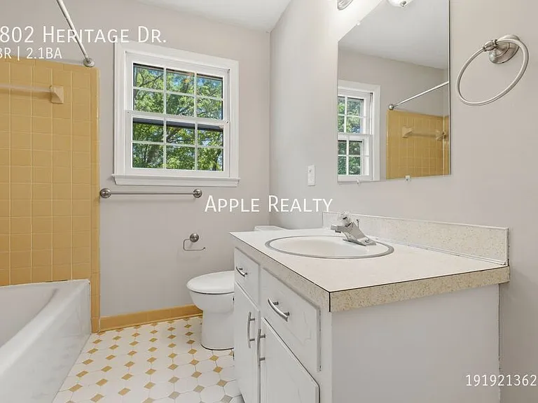 4802 Heritage Dr — Photo 9