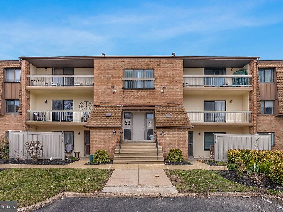 1st image of 63101 Delaire Landing Rd #101