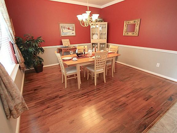 LARGE FORMAL DINING ROOM WITH BEAUTIFUL HARDWOOD FLOORS