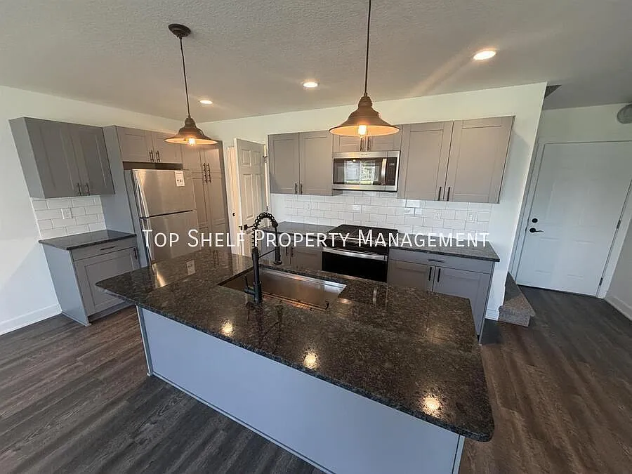 3 bed, 2.5 bath, 1442 sqft, $1,650 — Photo 4