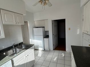 834 Reba Pl APT 1S, Evanston, IL 60202