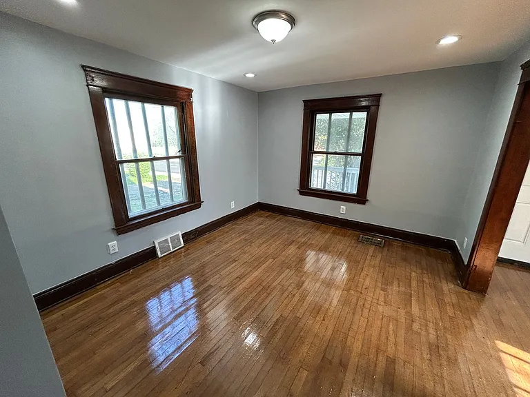 11220 Primrose Ave — Photo 2