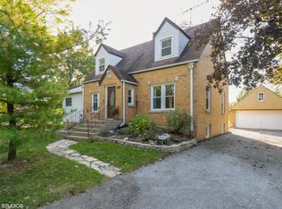 5930 Willow Springs Rd, La Grange Highlands, IL