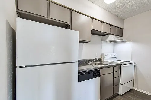 Oak Park Apartments Photo 1