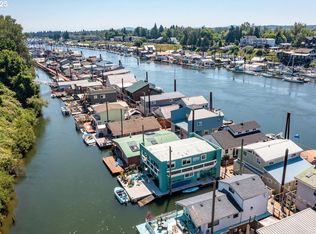 414 N Tomahawk Island Dr, Portland, OR 97217