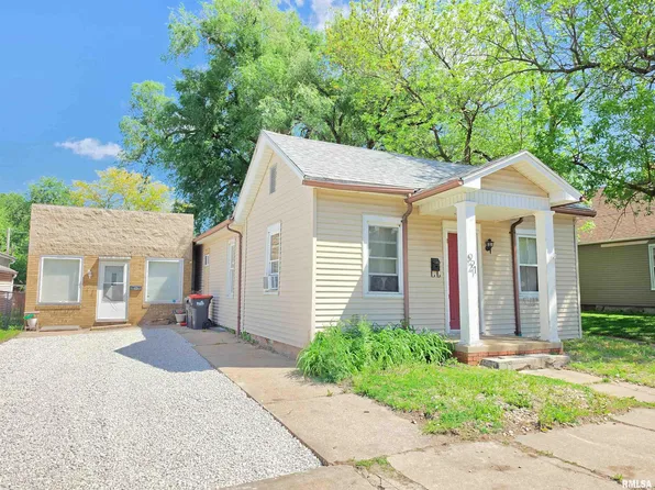 921 & 923 Ann Eliza St, Pekin, IL 61554